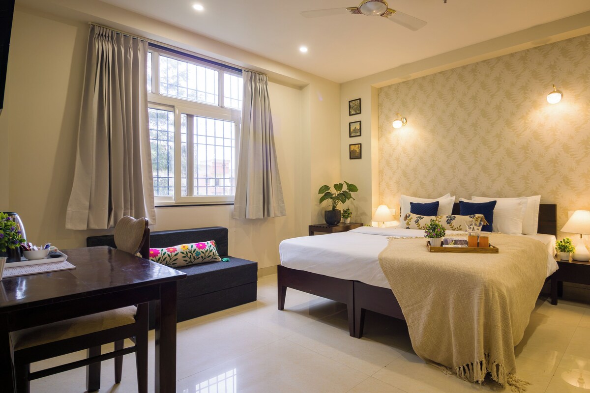 Deluxe Triple Room, Non Smoking | Egyptian cotton sheets, premium bedding, down comforters