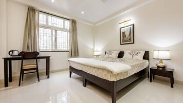 Deluxe Triple Room, Non Smoking | Egyptian cotton sheets, premium bedding, down duvets, memory-foam beds