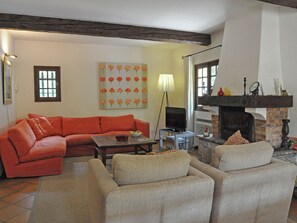 Villa | Living room | Fireplace, DVD player - Villa and Heated Pool in Sainte Maxime (Sainte-Maxime)