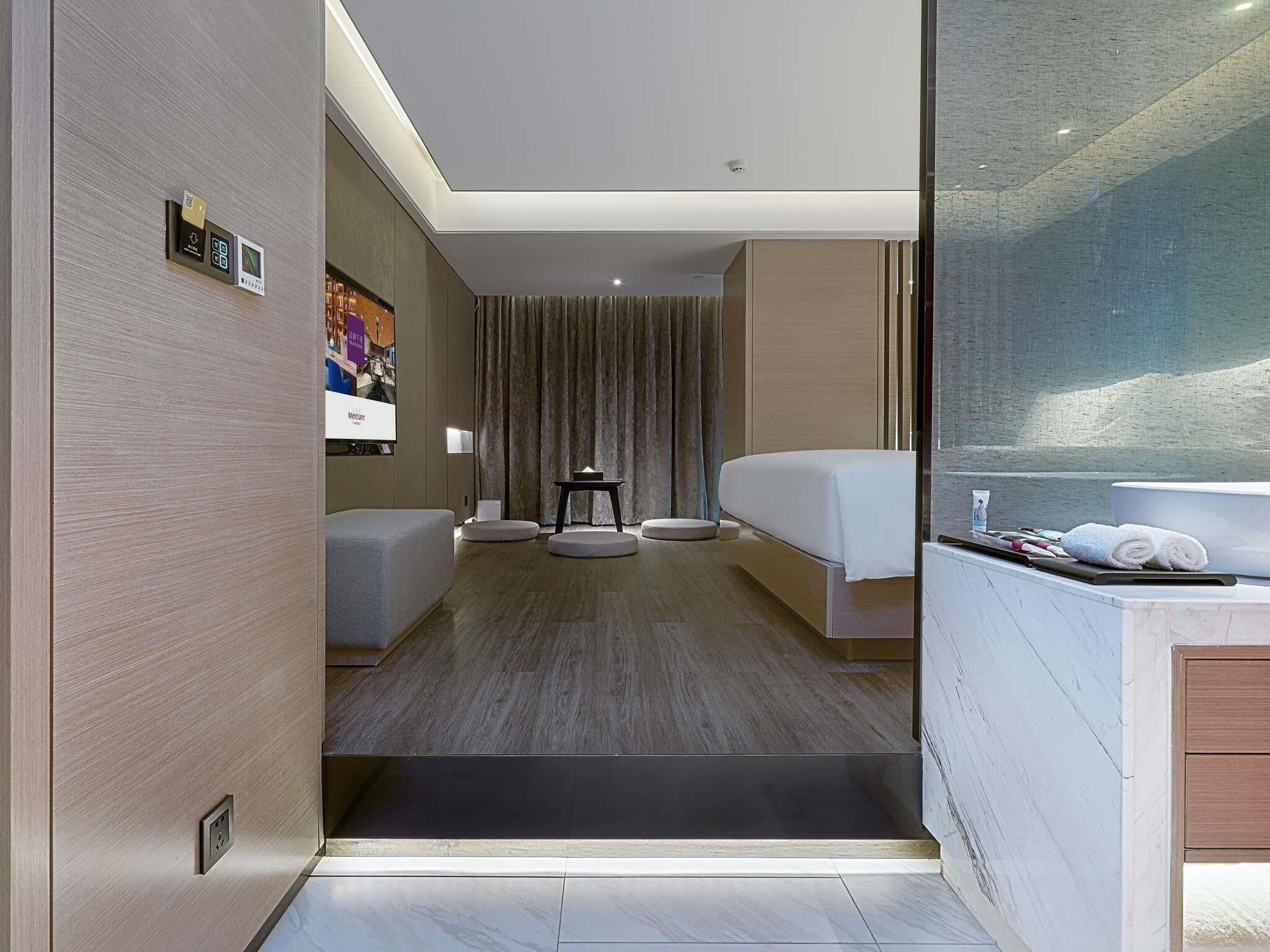 Standard Room, 1 King Bed | Laptop workspace, free WiFi, bed sheets