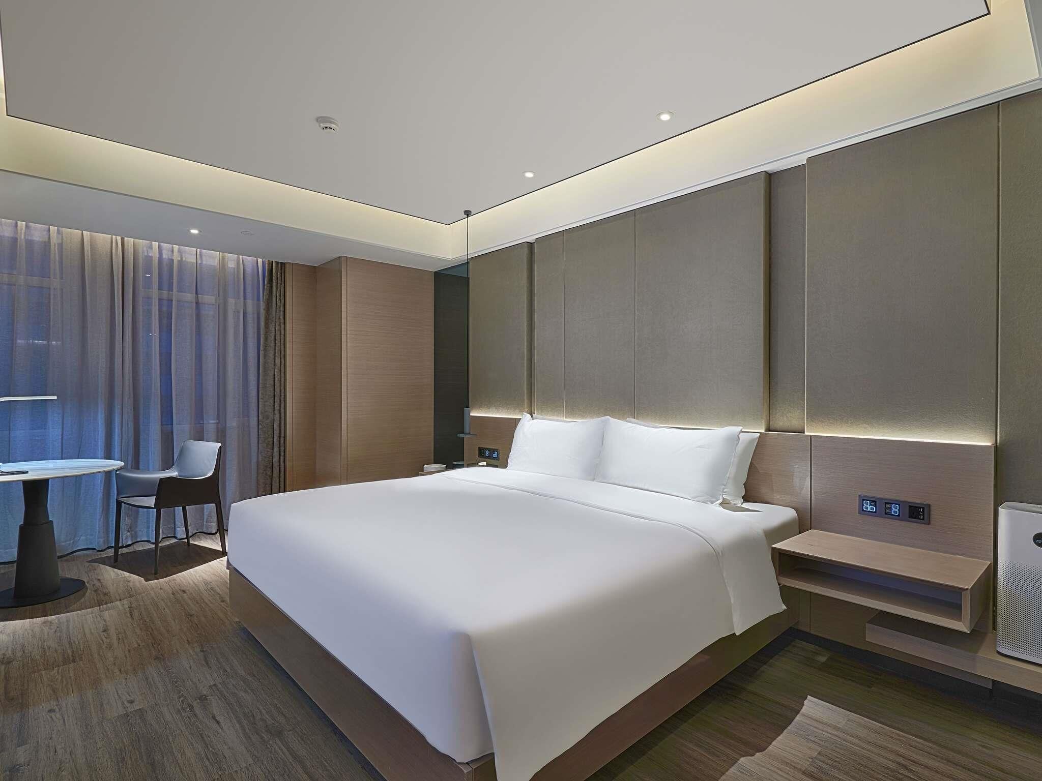 Privilege, Chambre, 1 très grand lit