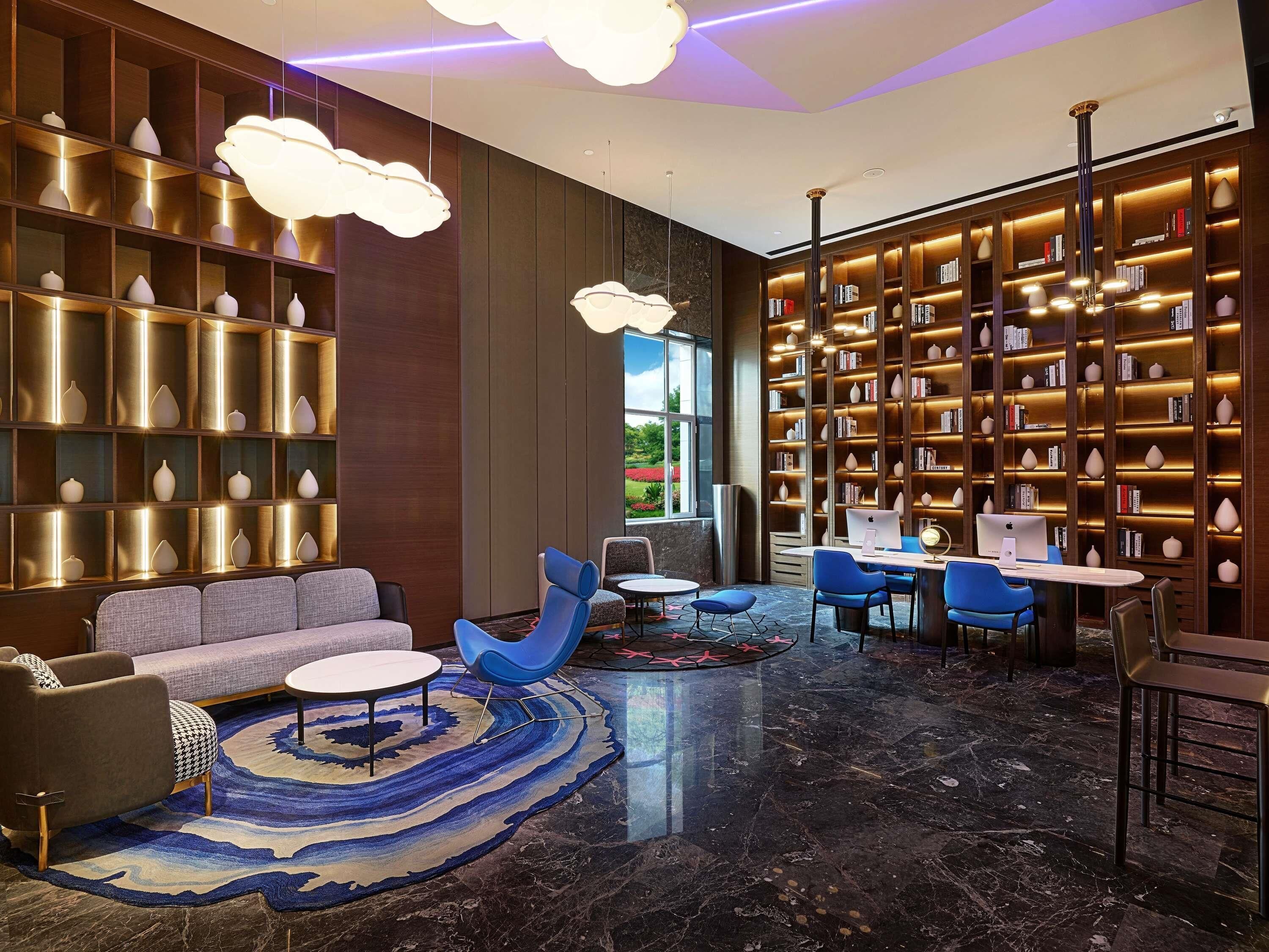 Lobby lounge