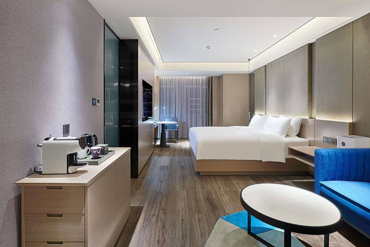 Privilege, Chambre, 1 très grand lit | Espace de travail pour ordinateur portable, Wi-Fi gratuit, draps fournis