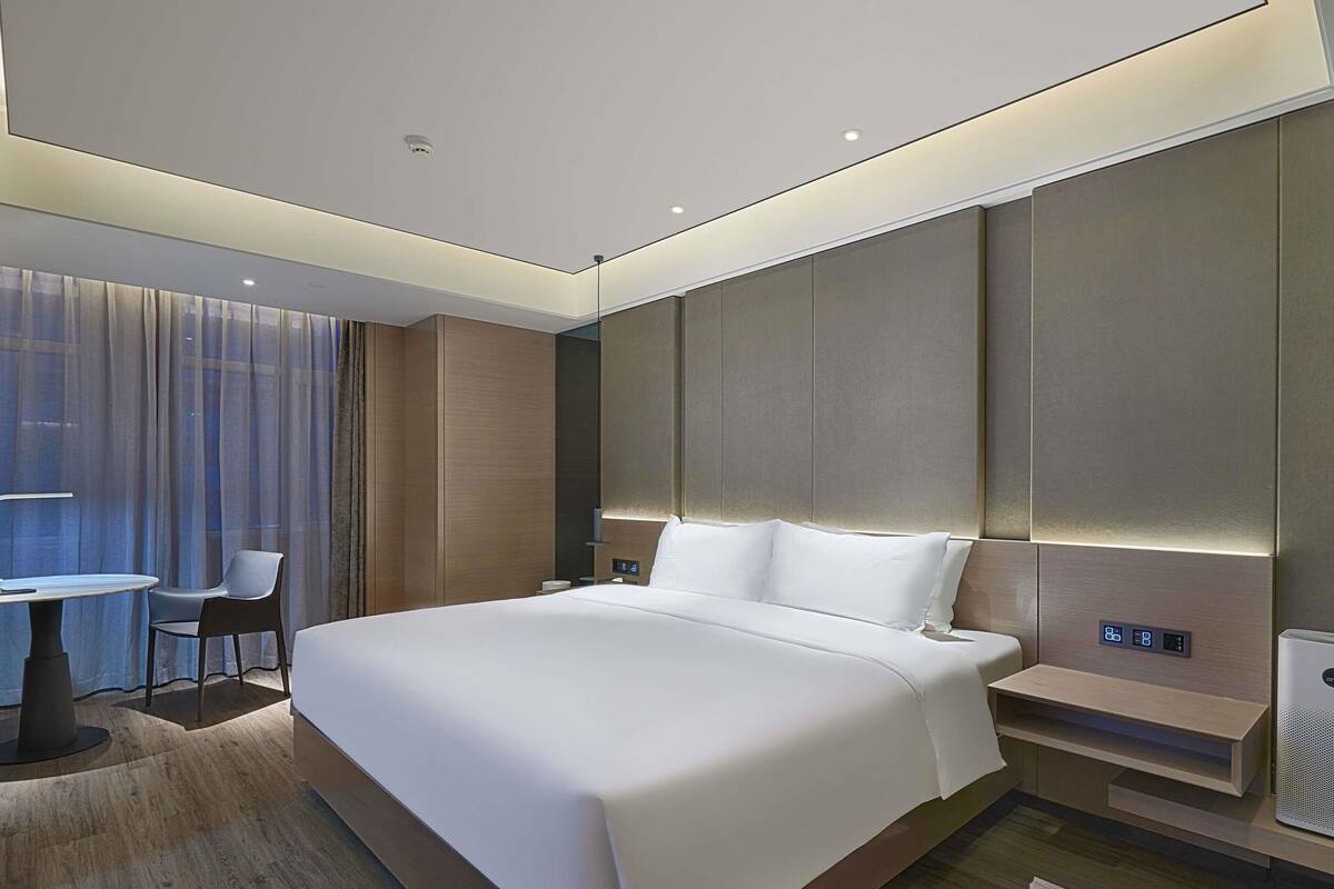 Privilege, Room, 1 King Bed | Free WiFi, bed sheets