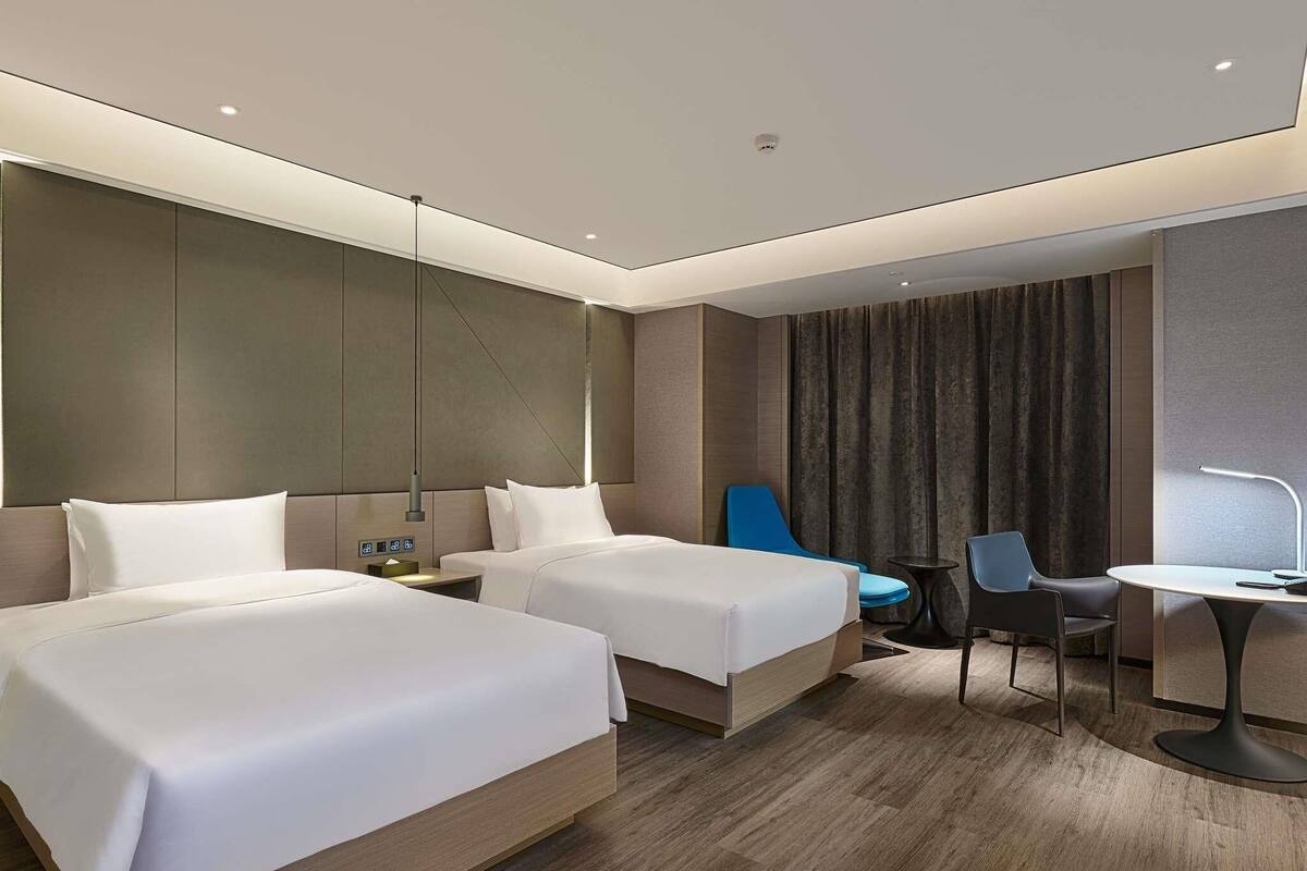 Family Room, 2 Double Beds (Classic)