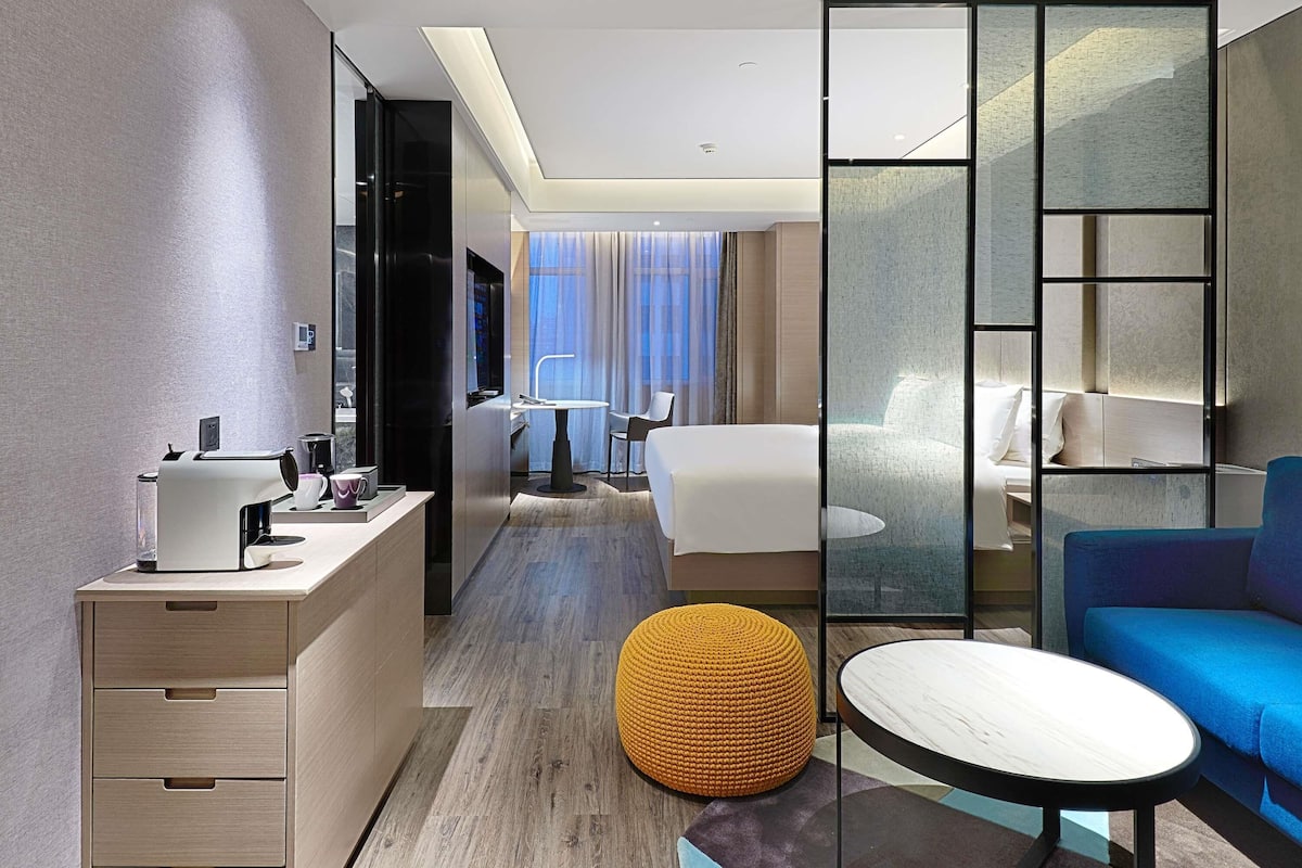 Privilege, Room, 1 King Bed | Free WiFi, bed sheets