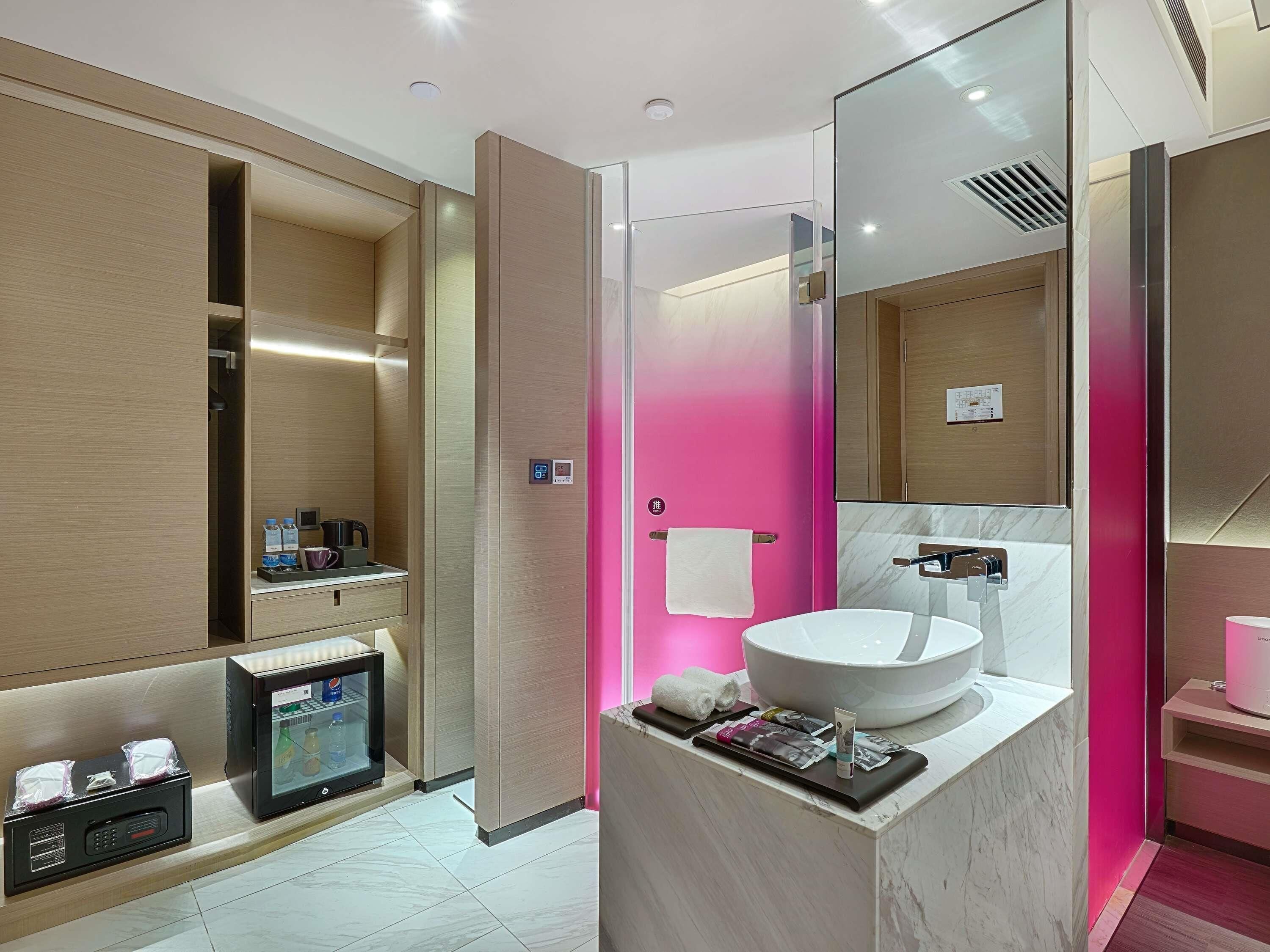 Standard Room, 1 King Bed | Free WiFi, bed sheets