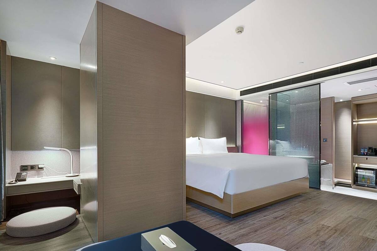 Free WiFi, bed sheets