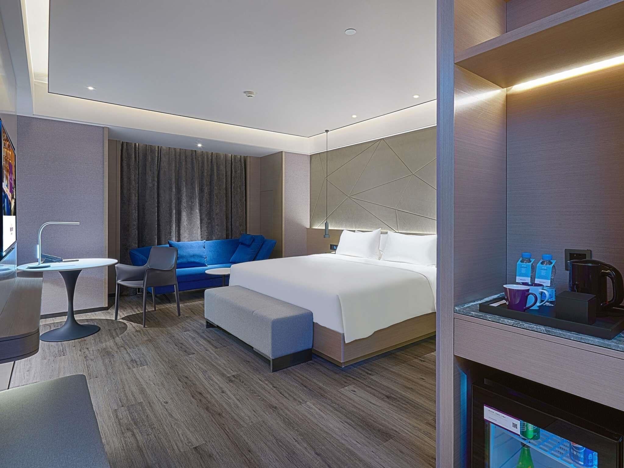Deluxe Room, 1 King Bed | Laptop workspace, free WiFi, bed sheets