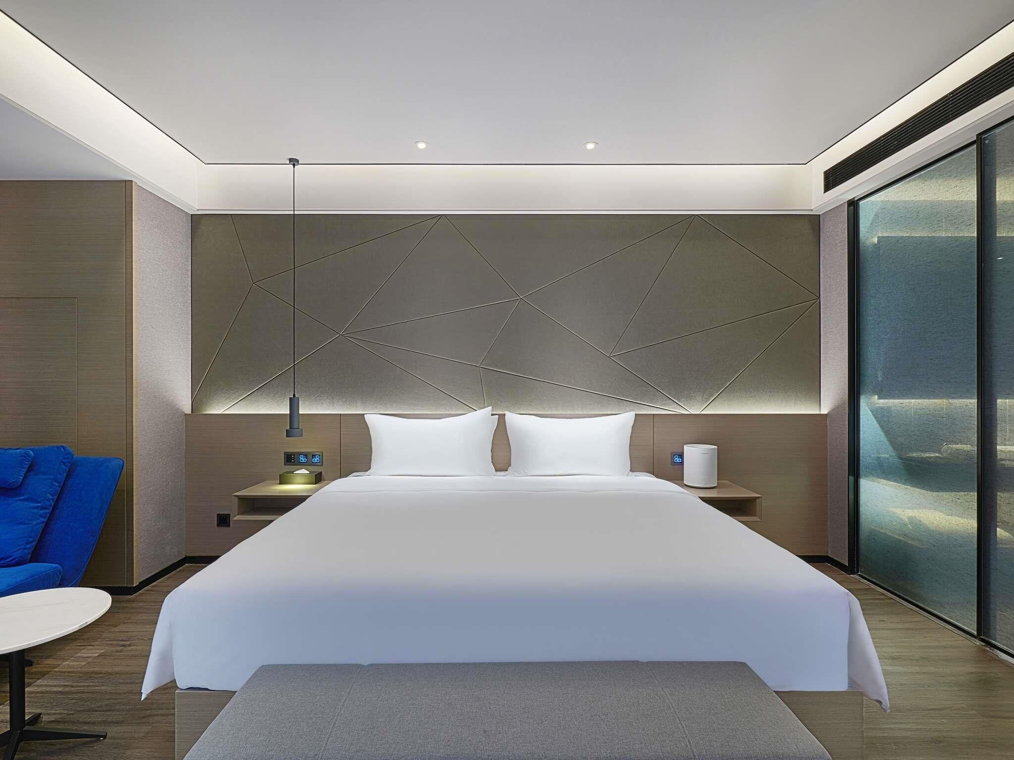 Deluxe Room, 1 King Bed