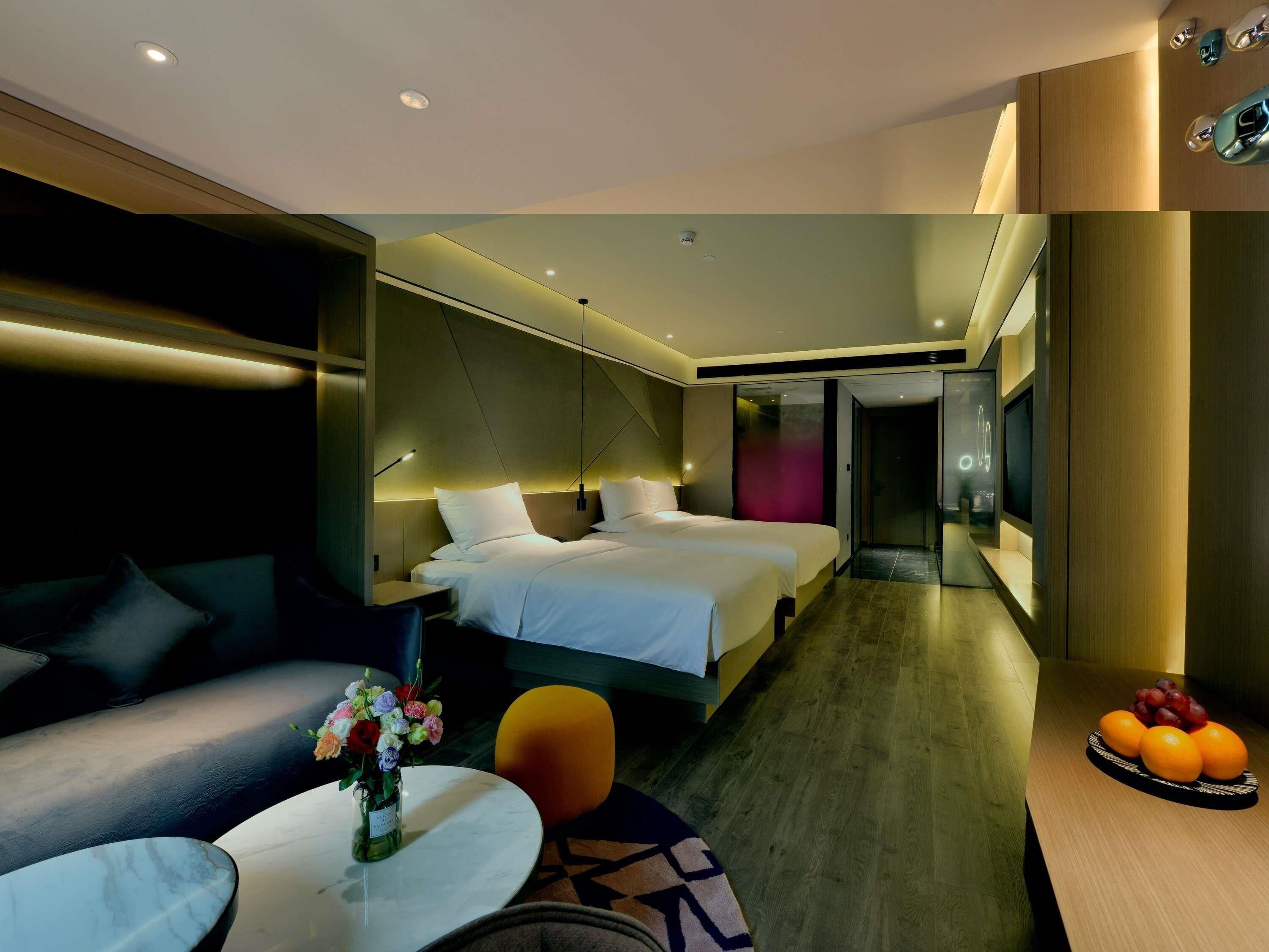 Superior Room, 2 Twin Beds | Laptop workspace, free WiFi, bed sheets