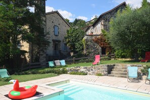 Casa | Piscina | Una piscina al aire libre