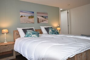 House | 1 bedroom, individually furnished, bed sheets