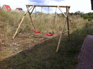 Villa | Garden - Villa in Midsland Near the Sea (Midsland)