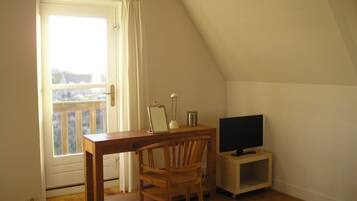 Villa | 3 bedrooms, individually furnished, iron/ironing board, bed sheets