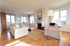 Villa | Living room - Villa in Midsland Near the Sea (Midsland)