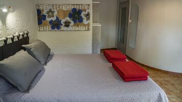 House | 1 bedroom, individually furnished, bed sheets