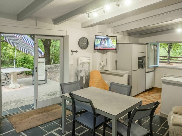 Dining - Cottage With River Views, Uzer (Uzer)