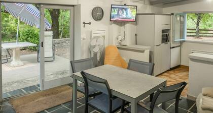 Cottage With River Views, Uzer