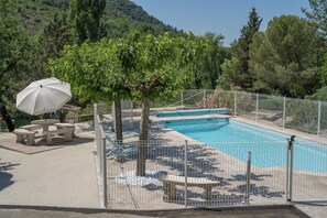 House | Pool - Cottage With River Views, Uzer (Uzer)