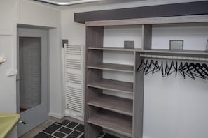 House | Bathroom - Cottage With River Views, Uzer (Uzer)