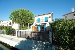 Exterior - Villa With Marina View (Aigues-Mortes)