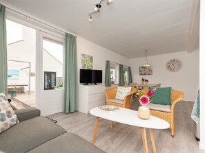 Apartment | Living room - Quaint Apartment in Schoorl near Tennis Court (Schoorl)