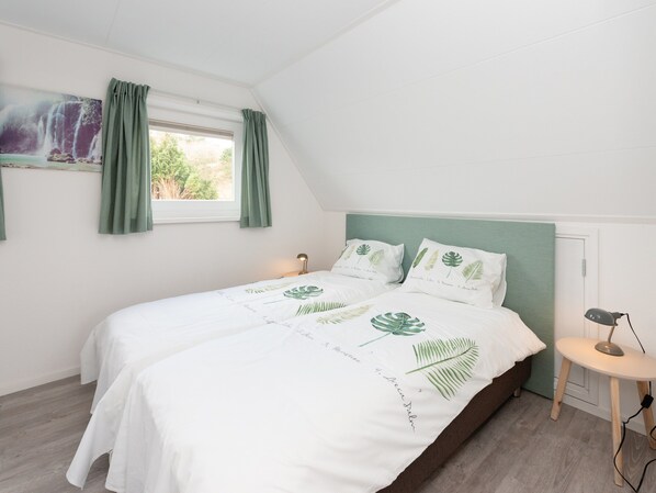 2 bedrooms, individually furnished, bed sheets - Quaint Apartment in Schoorl near Tennis Court (Schoorl)