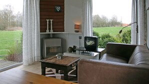 Chalet | Living room - Garden-view Chalet With gas Fireplace in the Achterhoek (Ootmarsum)