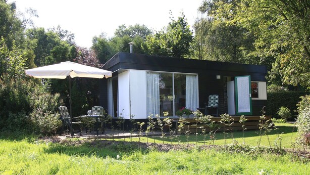 Chalet | Exterior - Garden-view Chalet With gas Fireplace in the Achterhoek (Ootmarsum)