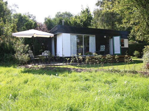 Garden-view Chalet With gas Fireplace in the Achterhoek