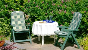 Chalet | Balcony - Garden-view Chalet With gas Fireplace in the Achterhoek (Ootmarsum)