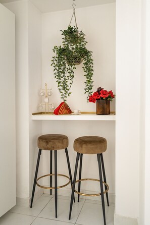 Deluxe-Apartment, 2 Schlafzimmer, Balkon, Stadtblick | Eigene Küche | Esstisch