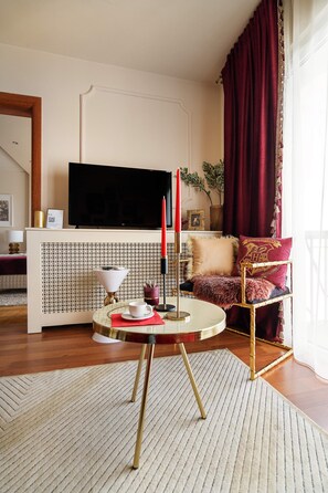 Deluxe Apartment, 2 Bedrooms, Balcony, City View | Living area | 110-cm Smart TV with digital channels, TV, Netflix - Gryffindor Tower (Bucharest)