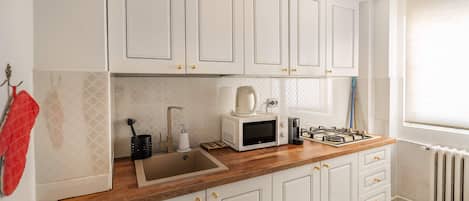 Deluxe Apartment, 2 Bedrooms, Balcony, City View | Private kitchen | Dining tables