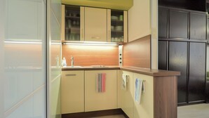 Private kitchen - Contemporary Studio Apartment in Villach near Ski Area (Villach)