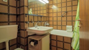 Bathroom - Contemporary Studio Apartment in Villach near Ski Area (Villach)