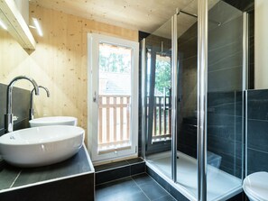 A modern bathroom with a wooden interior, a large sink, a glass shower enclosure, and a toilet. - Pleasant Chalet With Whirlpool (Sankt Georgen am Kreischberg)