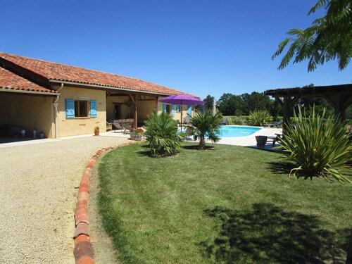 Quaint Villa in Bourrouillan With Private Terrace