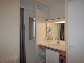 House | Bathroom | Shower - Quiet Holiday Home in Gassin by the Beach (Gassin)