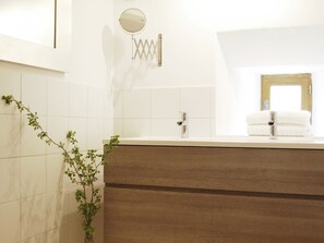 Bathroom - Cozy Holiday Home in Saint-étienne-de-serre With Pool (Saint-Etienne-de-Serre)