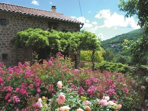 Exterior - Cozy Holiday Home in Saint-étienne-de-serre With Pool (Saint-Etienne-de-Serre)