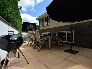 House | Balcony - Modern Holiday Home in Putten with Hot Tub (Putten)