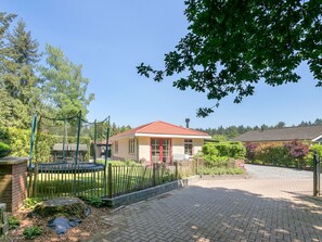 Exterior - Modern Holiday Home in Putten with Hot Tub (Putten)