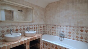 Rumah | Kamar mandi | Bathtub