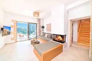 Villa, 3 Bedrooms, Private Pool, Lake View | Living room | Smart TV, fireplace