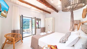 Vila, 3 quartos, piscina particular, vista para o lago | 3 quartos, roupas de cama premium, camas Tempur-Pedic