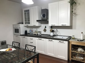 Refrigerador, horno, parrilla de estufa y lavavajillas 