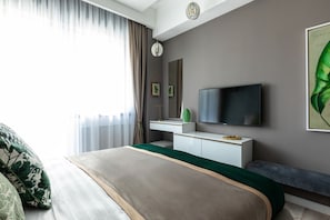 ดีลักซ์อพาร์ทเมนท์, 3 ห้องนอน,  ห้องน้ำส่วนตัว, วิวเมือง | 3 ห้องนอน, เครื่องนอนระดับพรีเมียม, เตียงเมมโมรีโฟม, โต๊ะทำงาน