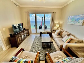 Een televisie en een dvd-speler